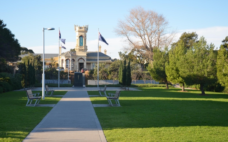 Mentone Memorial Gardens. Credit image: https://placesofpride.awm.gov.au/memorials/247486