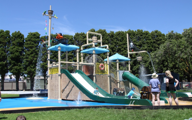 Children's Water Park at the Lara Aquatic Centre. Credit image:  https://www.facebook.com/LaraAquaticCentre