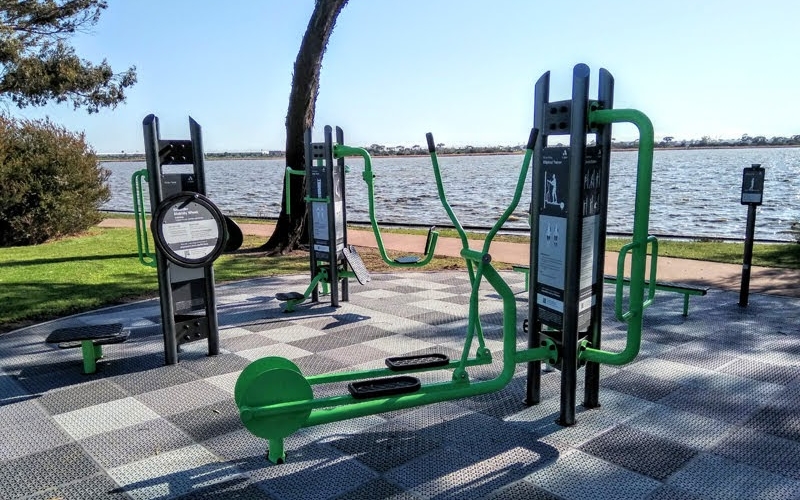 Cherry Lake Fitness Stations. Credit image: https://beautifulaltona.com.au/cherry-lake-fitness-stations/