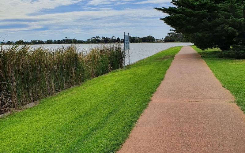 Cherry Lake Walk. Credit image: https://www.alltrails.com/trail/australia/victoria/cherry-lake-altona