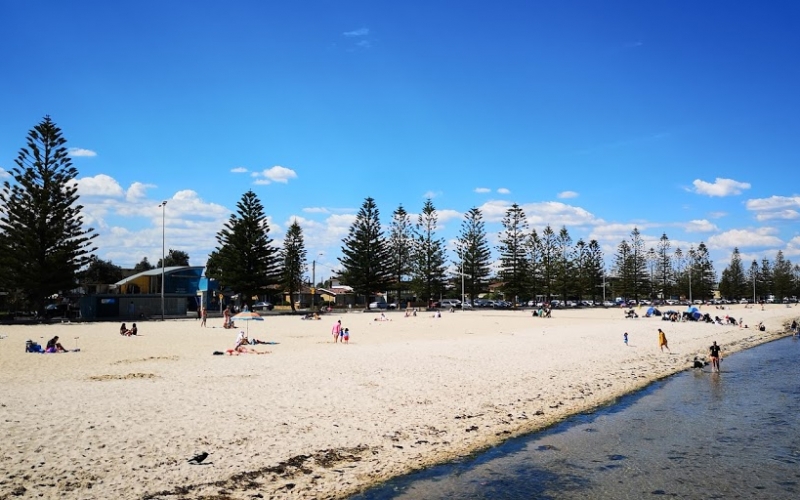 Weaver Reserve. Credit image: https://australia247.info/explore/victoria/hobsons_bay_city/altona/