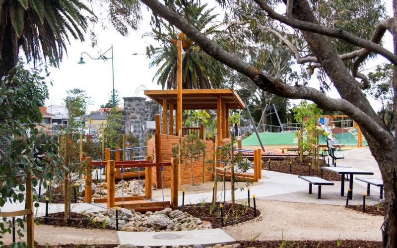 Errington Reserve. Credit image: https://bumpintomums.com.au/alices-playspace-errington-reserve-playground-st-albans/