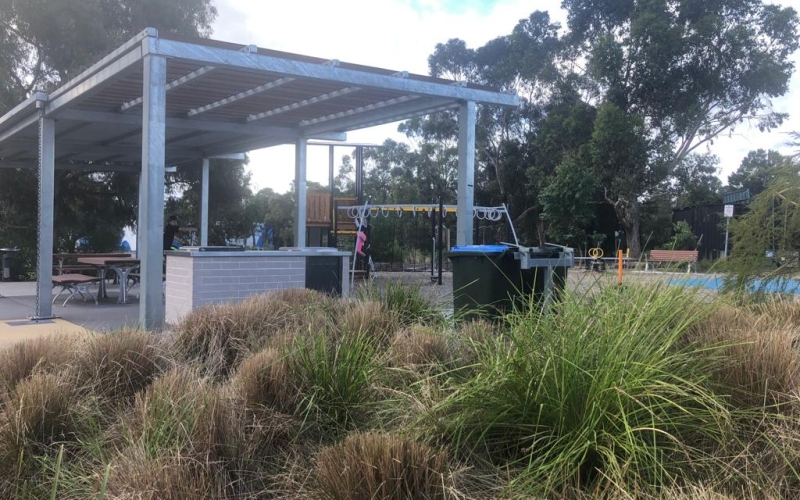 Fairpark Reserve includes playground, large open grassland, footy ground and off-leash area for Dogs.