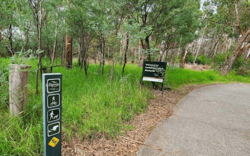 The Eastlink Trail runs through the suburb. Many cyclists and runners enjoy the track.