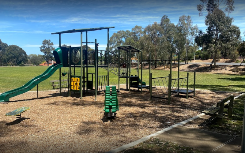 Viewbank Reserve is an outdoor playground.