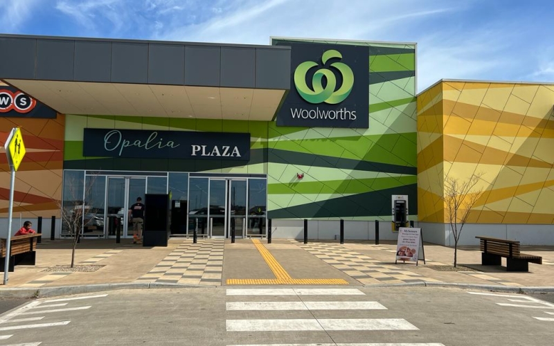 Opalia Plaza is a beautiful newly designed shopping precinct.