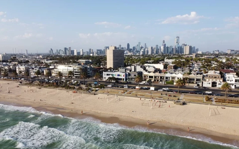 Port Melbourne Beach. Credit image: https://www.reddit.com/r/melbourne