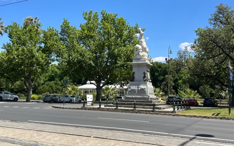 Gold Monument commemorates the discovery of gold in Bendigo in 1851.
