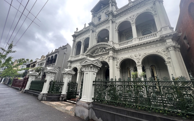 Carlton is filled with beautiful heritage listed buildings and landmarks. The suburb has a wonderful culture.