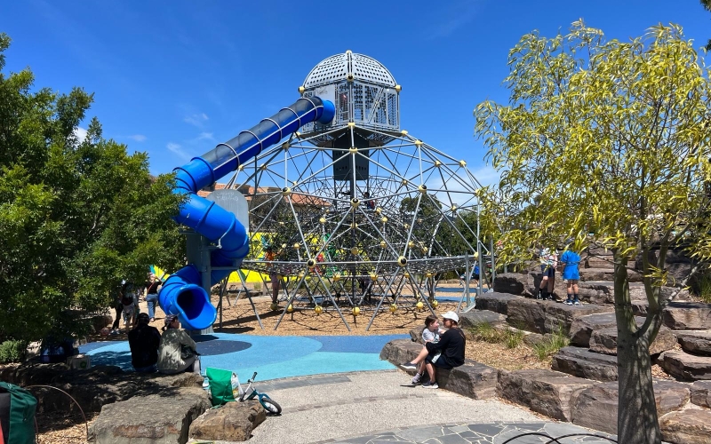 Booran Reserve is a large outdoor public space filled with many activities.