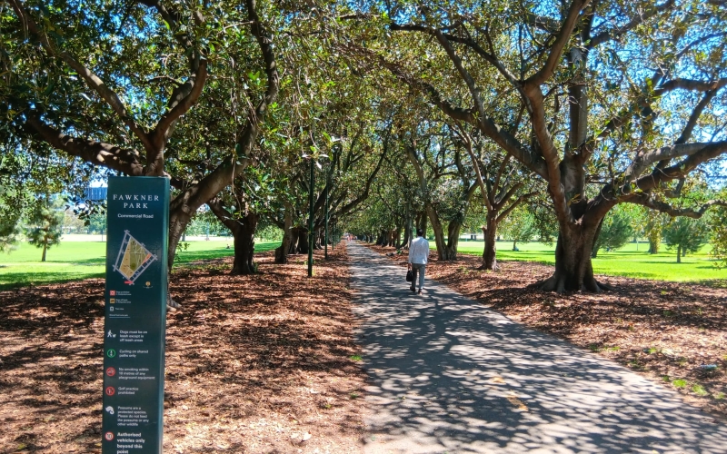 Fawkner Park provides recreational areas including cricket, soccer, tennis, quadball and rugby.