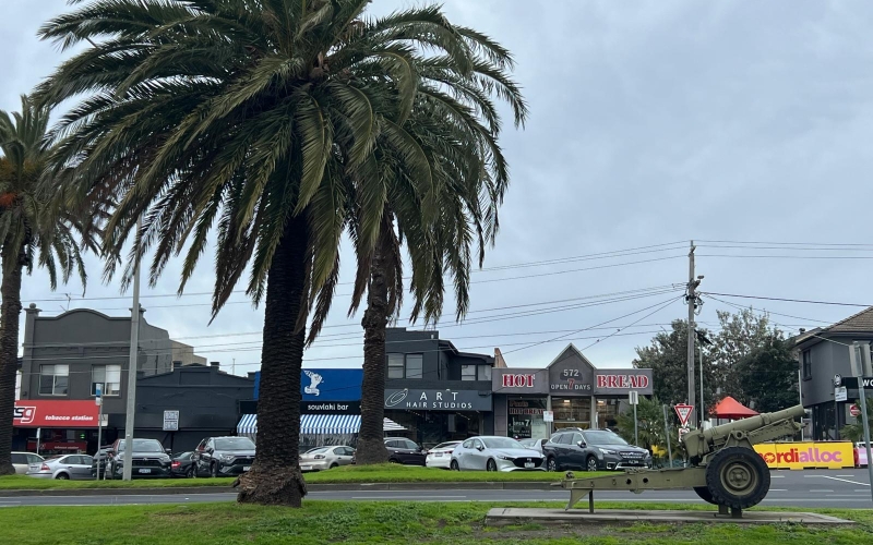 Mordialloc streetscape along the main road.