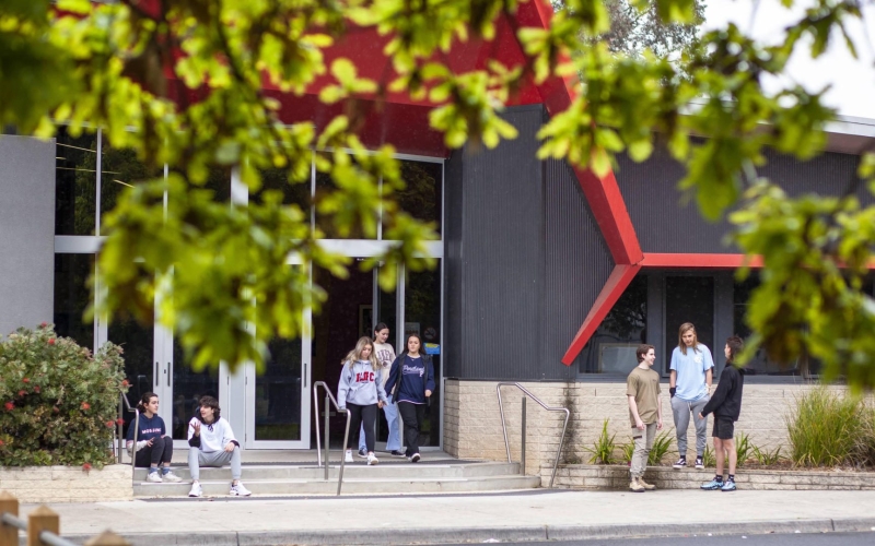 Eltham High School. Credit image: https://www.elthamhs.vic.edu.au/