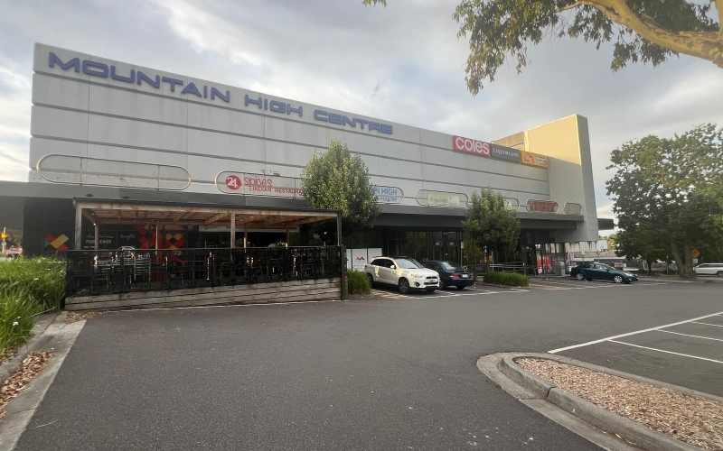 Mountain High Centre features many shops and a Coles Supermarket.