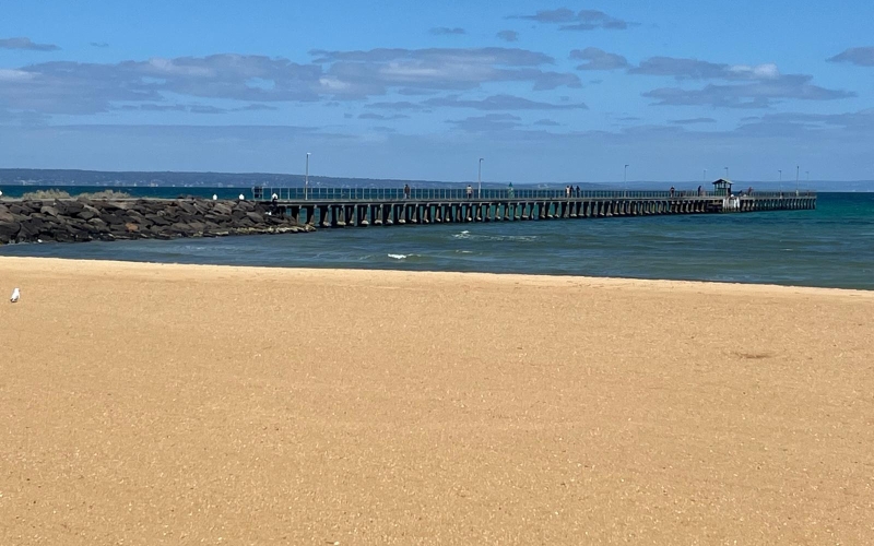 Mordialloc Beach is a stunning coastal gem nestled along Melbourne’s Port Phillip Bay.